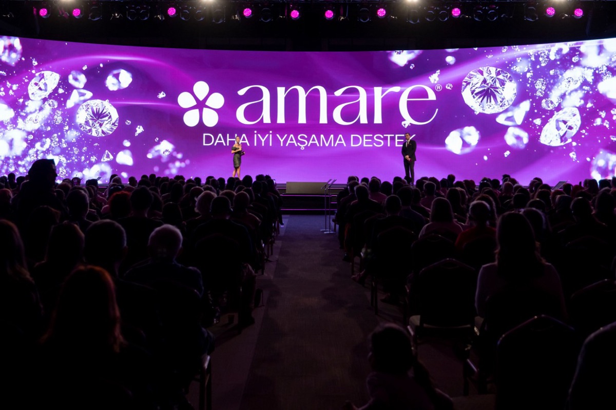 Amare Convention 2026 sahnesi ve salon